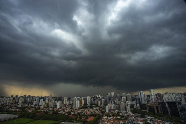 rain in Sao Paulo_2 - Tempo instável e frente fria trazem chuva ao litoral de São Paulo